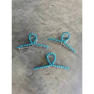 NEW WILD JUNKIE women's studded claw hair clip in turquoise